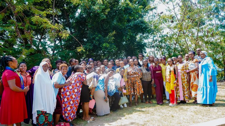 IHURIRO RY’IGIHUGU NYUNGURANABITEKEREZO RY’IMITWE YA POLITIKI RYAHUGUYE,ABAYOBOZI B’URUGAGA RW’ABAGORE RUSHAMIKIYE KU MUTWE WA POLITIKI MU NTARA Y’IBURENGERAZUBA.
