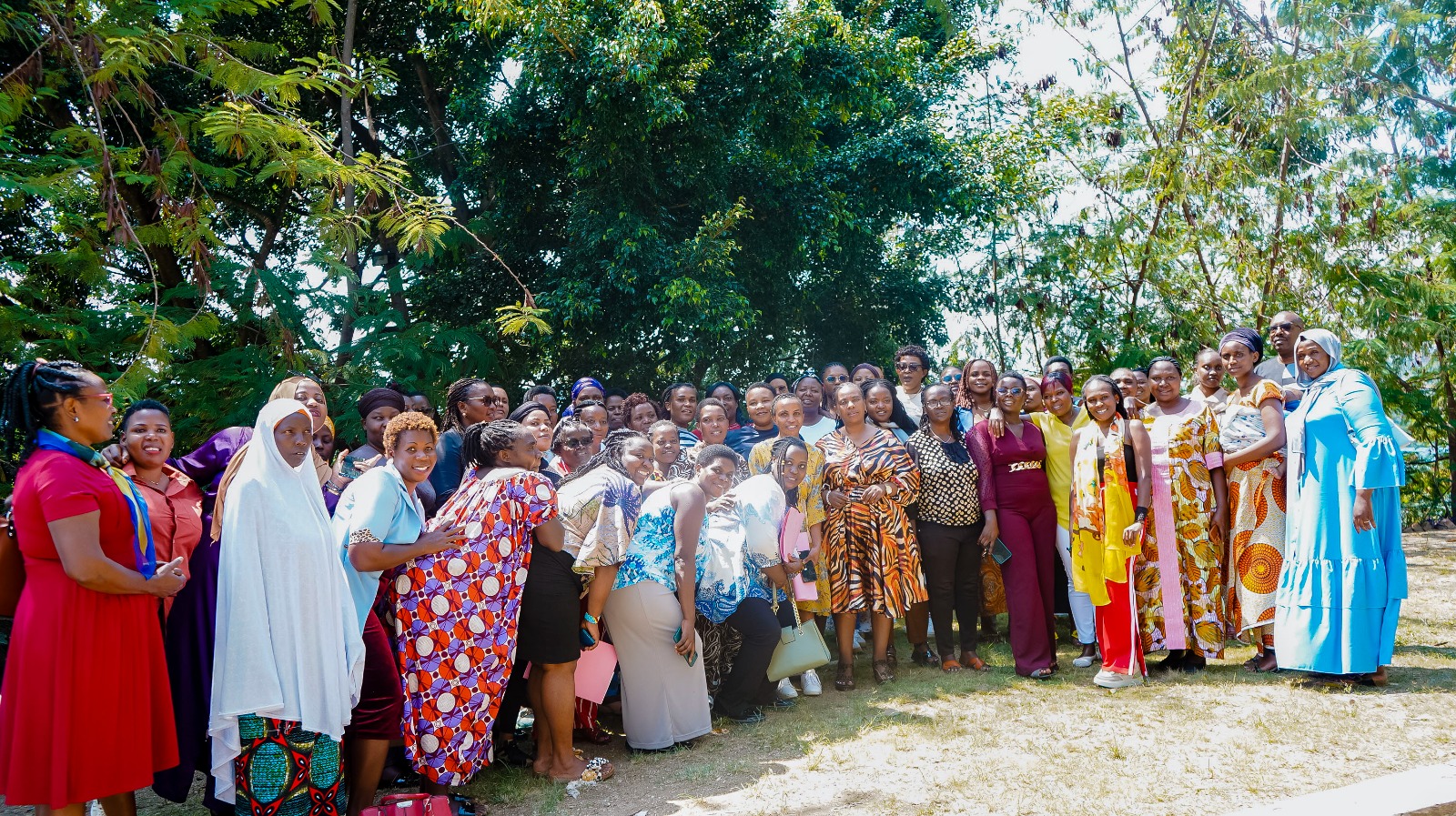 Read more about the article IHURIRO RY’IGIHUGU NYUNGURANABITEKEREZO RY’IMITWE YA POLITIKI RYAHUGUYE,ABAYOBOZI B’URUGAGA RW’ABAGORE RUSHAMIKIYE KU MUTWE WA POLITIKI MU NTARA Y’IBURENGERAZUBA.