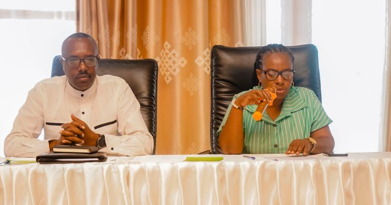 UMUVUGIZI W’IHURIRO YASOJE  AMAHUGURWA Y’ABAGIZE URUGAGA RW’ABAGORE RUSHAMIKIYE KU MUTWE WA POLITIKI MU NTARA Y’IBURENGERAZUBA.